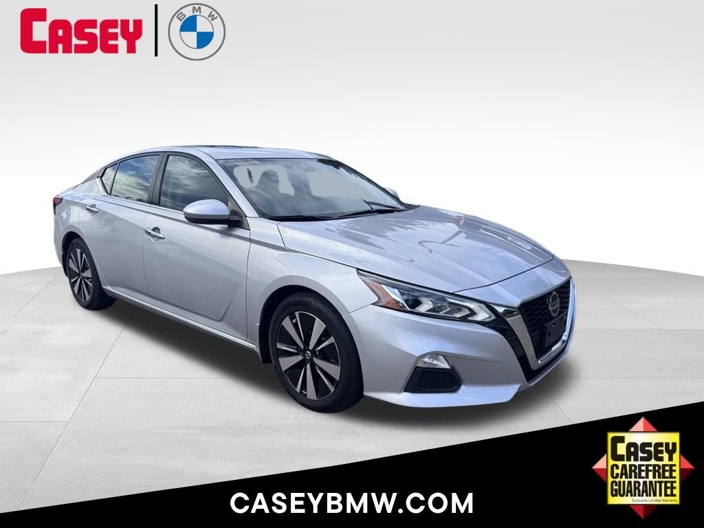 Used 2021 Silver Nissan 2.5 SV image 1