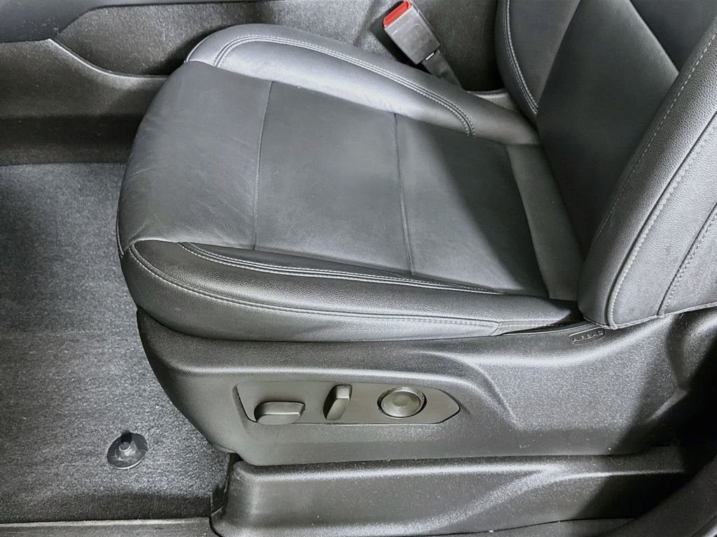 Used 2021 Black Chevrolet Z71 image 19