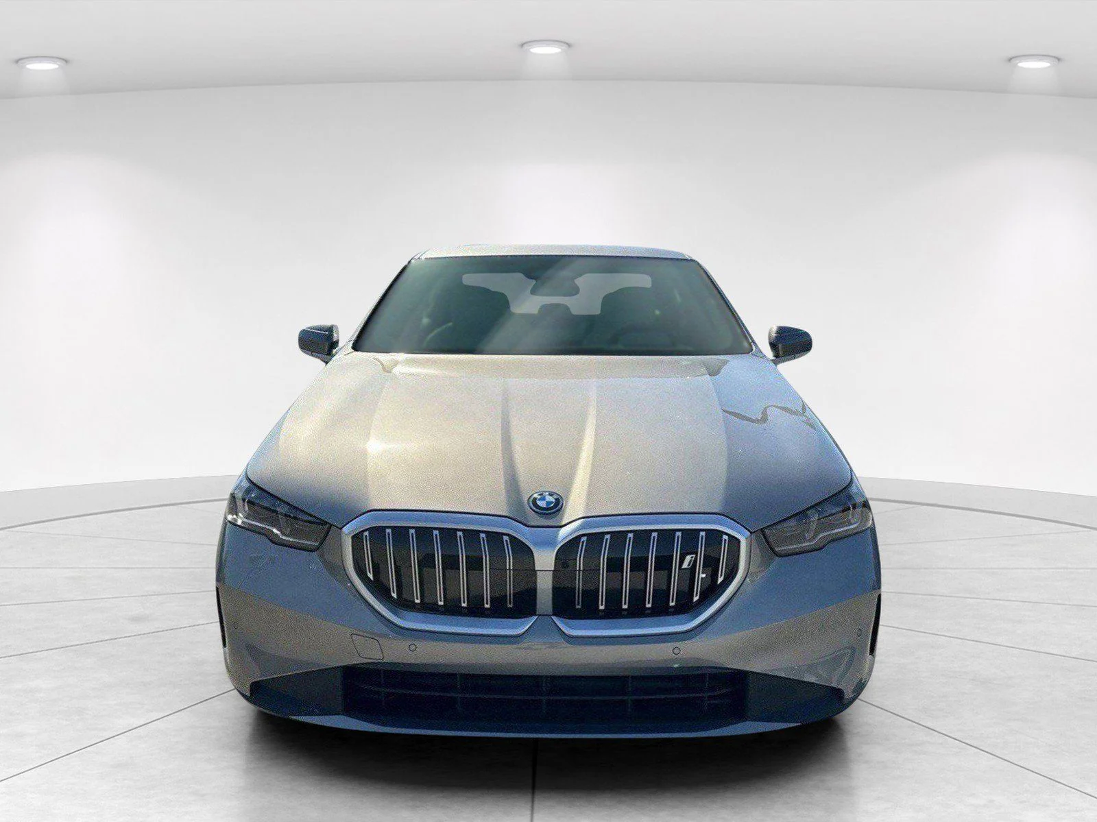 New 2026 Oxide Grey Metallic BMW eDrive40 image 2