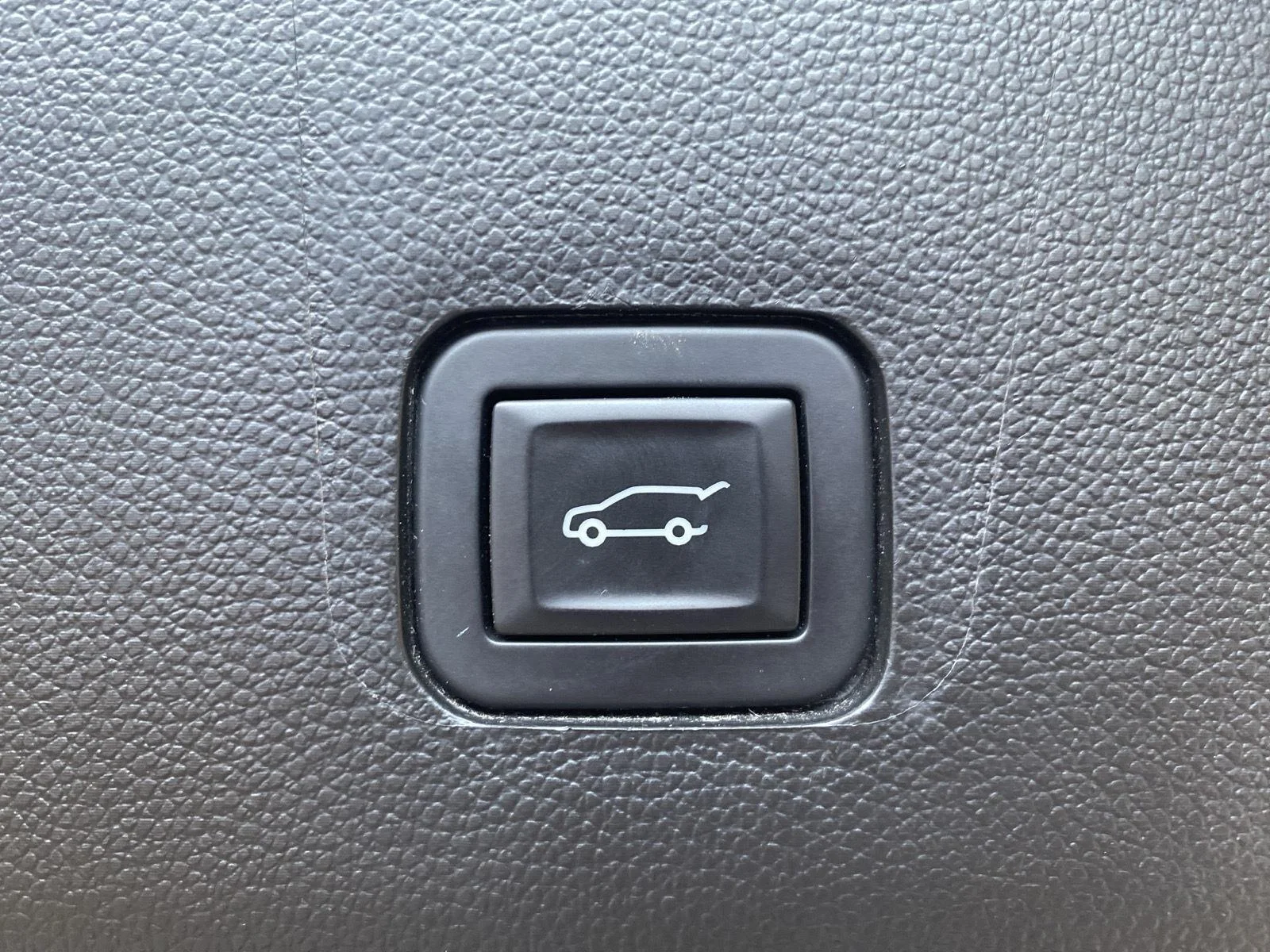 Used 2019 Silver Ice Metallic Chevrolet Premier image 8