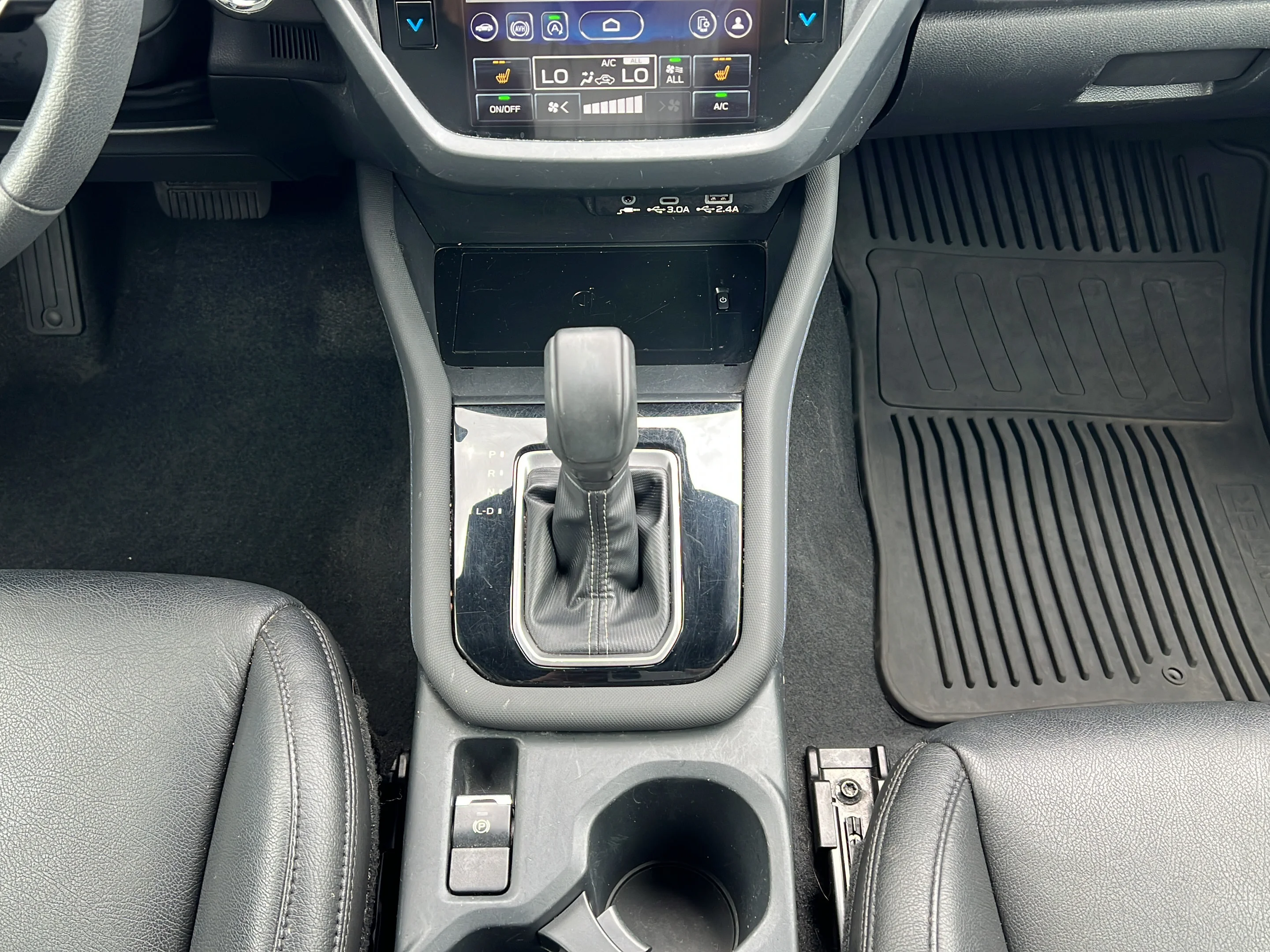 Used 2025 Magnetite Gray Metallic Subaru Premium image 15