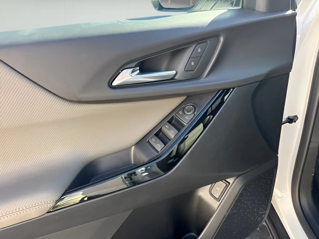New 2027 Summit White Chevrolet LT image 11