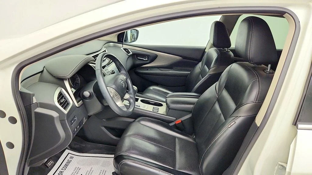 Used 2018 Pearl White Nissan AWD SL image 13