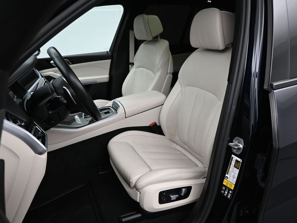 Used 2022 Black BMW M50i image 11