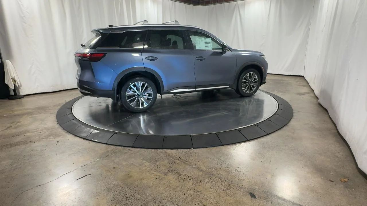 Used 2026 Blue INFINITI LUXE image 6