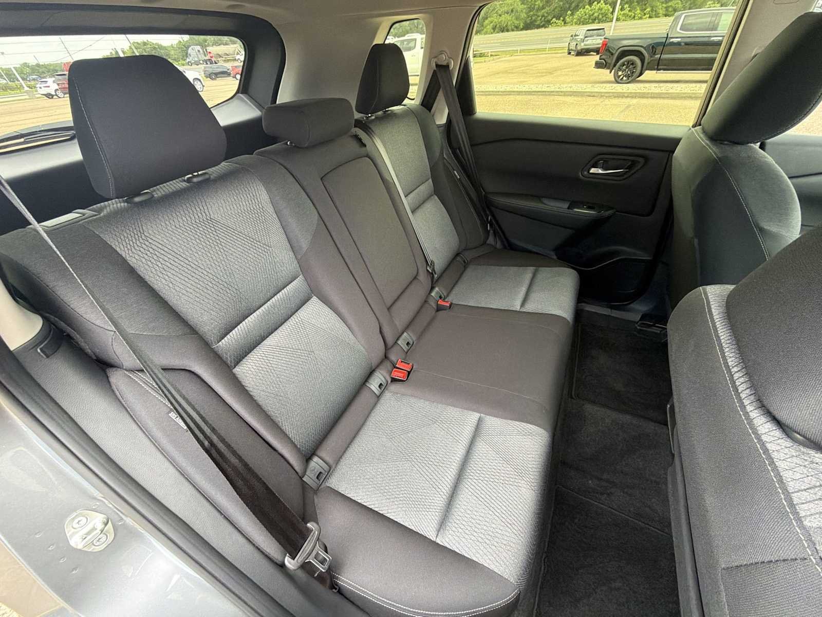2024 Nissan Rogue SV - Photo 27
