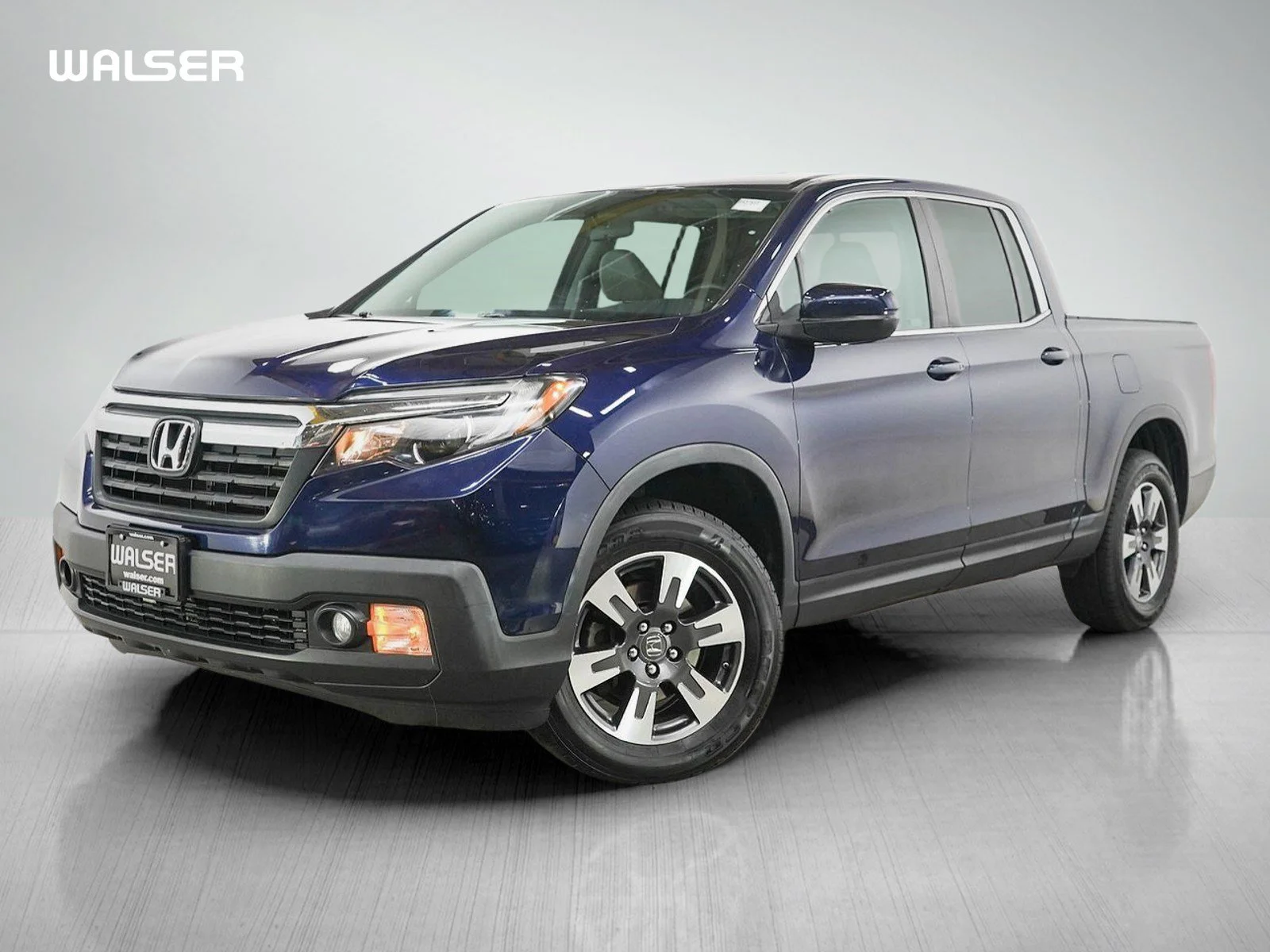 Used 2019  Honda 4D RTL 4WD image 1