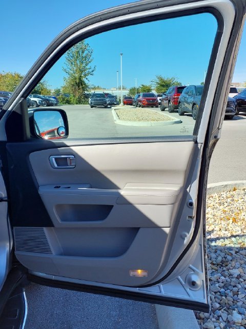 Used 2013 Silver Honda EX-L image 23