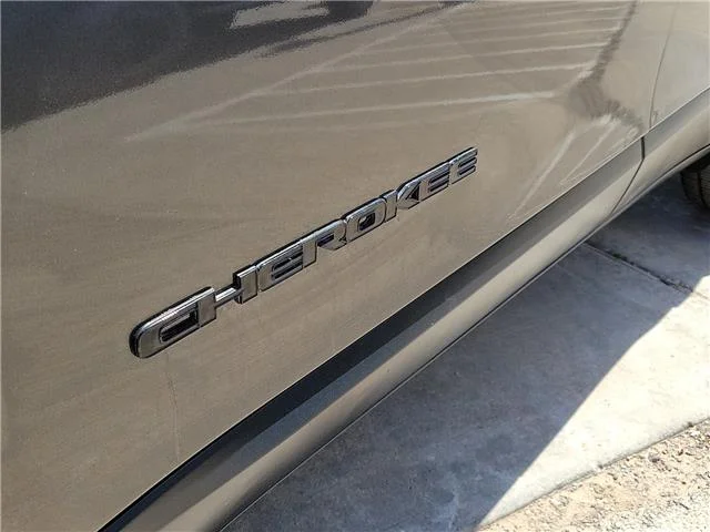 Used 2021 Granite Crystal Metallic Clearcoat Jeep Latitude Plus Front-wheel Drive image 2