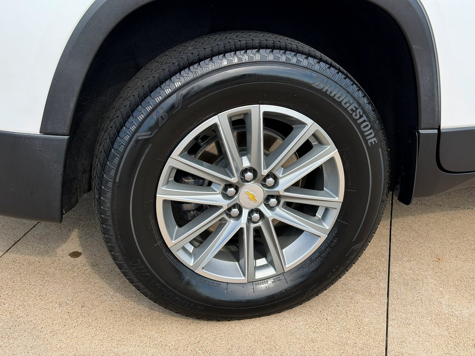 Used 2023 Iridescent Pearl Tricoat Chevrolet LT image 8