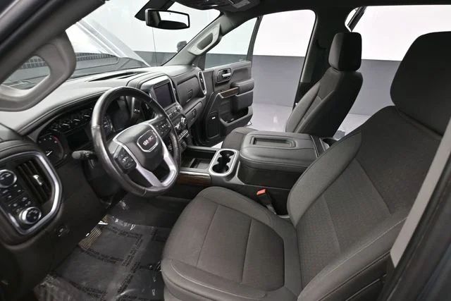 Used 2021 Silver GMC Elevation image 17