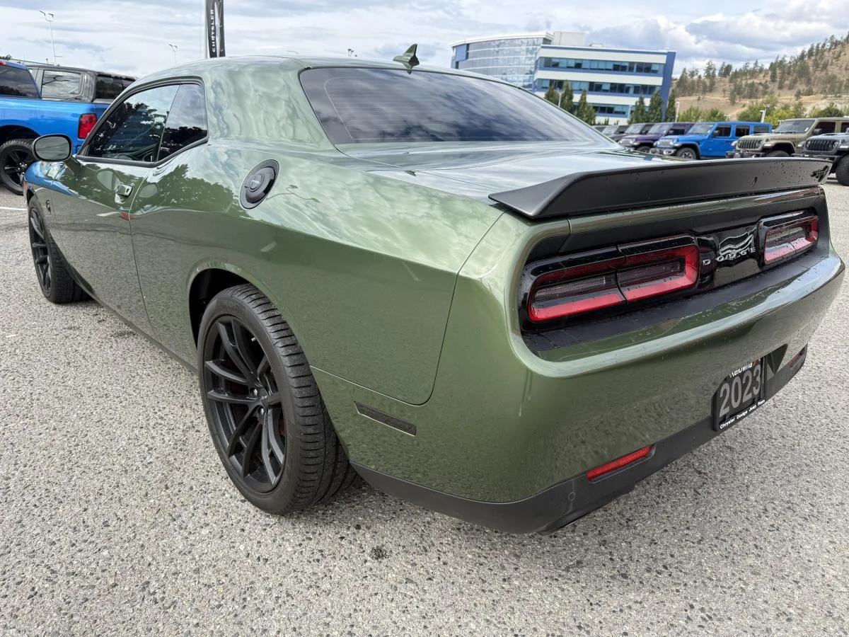 Used 2023 Green Dodge Srt Hellcat image 4