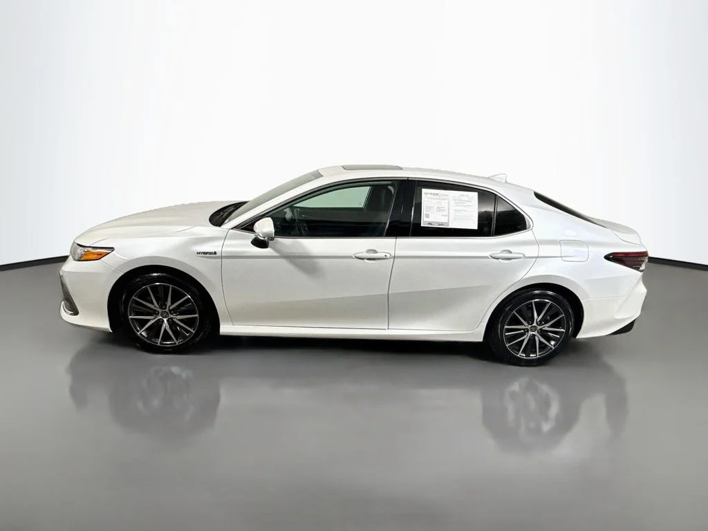 Used 2021 Wind Chill Pearl Toyota Hybrid XLE image 4