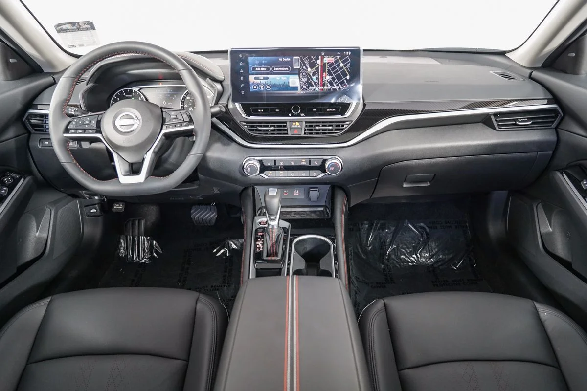 New 2026 Pearl White TriCoat / Super Black Two-tone Nissan SR image 15