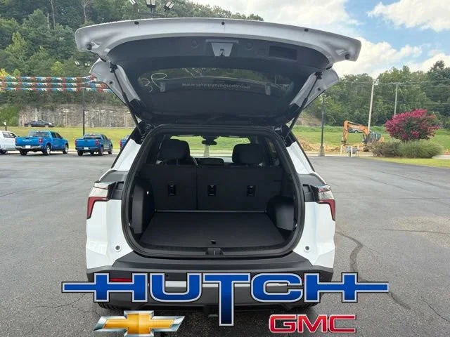 New 2027 Summit White Chevrolet LT image 15