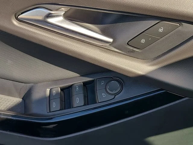 New 2027 Summit White Chevrolet LT image 18