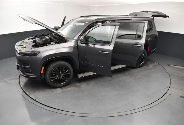 New 2026 Baltic-Gray Metallic Clear-Coat Exterior Paint Jeep Summit Obsidian image 27