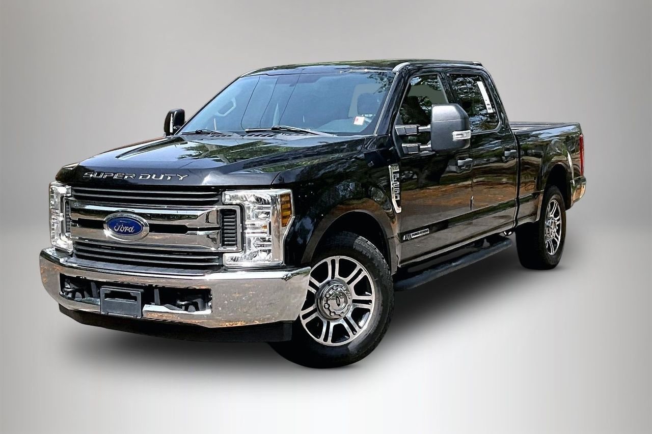 2018 Ford F-250 XLT Crew Cab 6-3/4' Box's photo