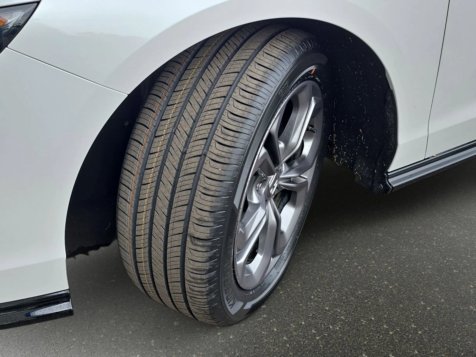 2025 Honda Accord Hybrid EX-L - Photo 28