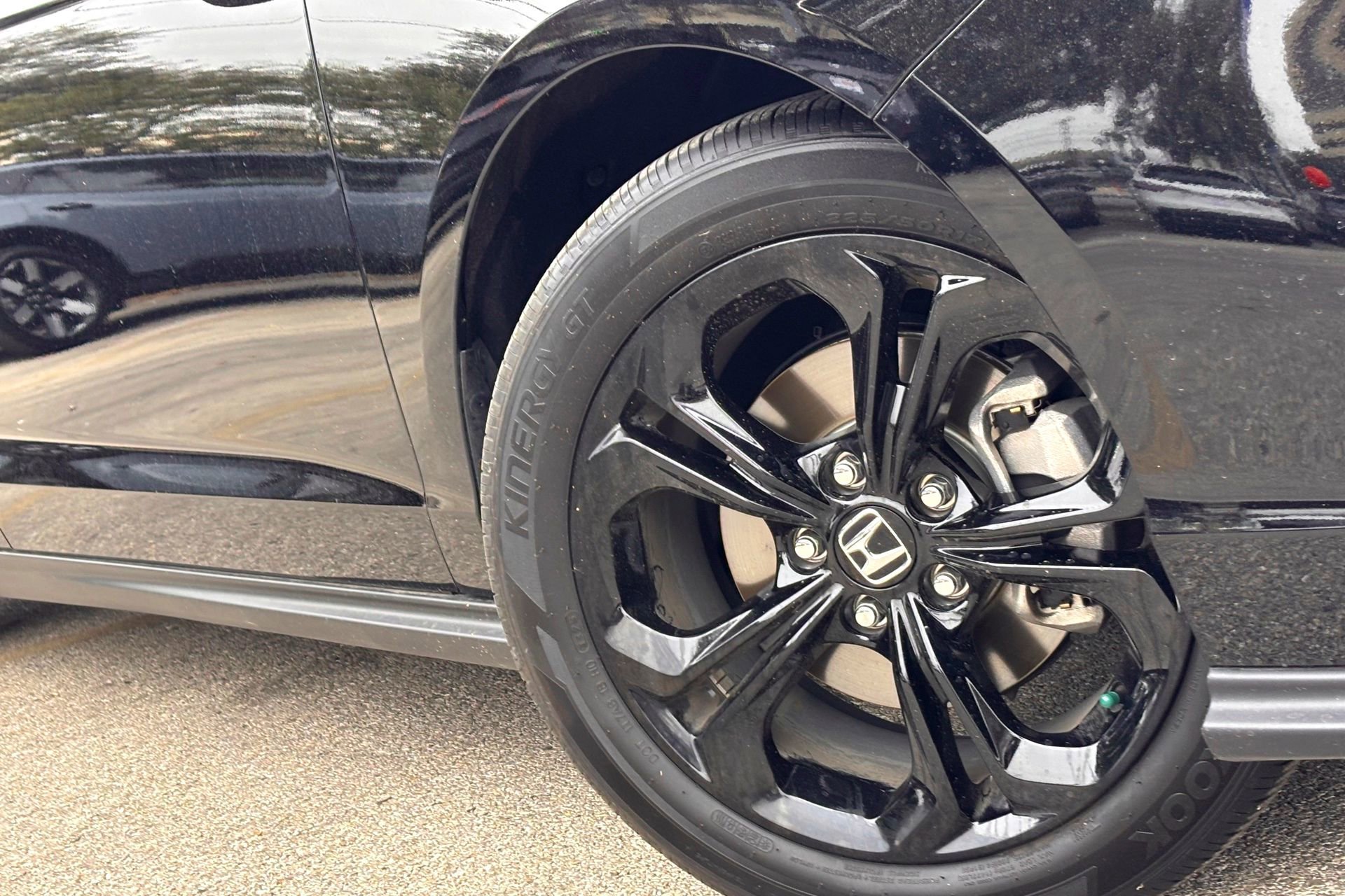Used 2025 Black Honda SE image 2