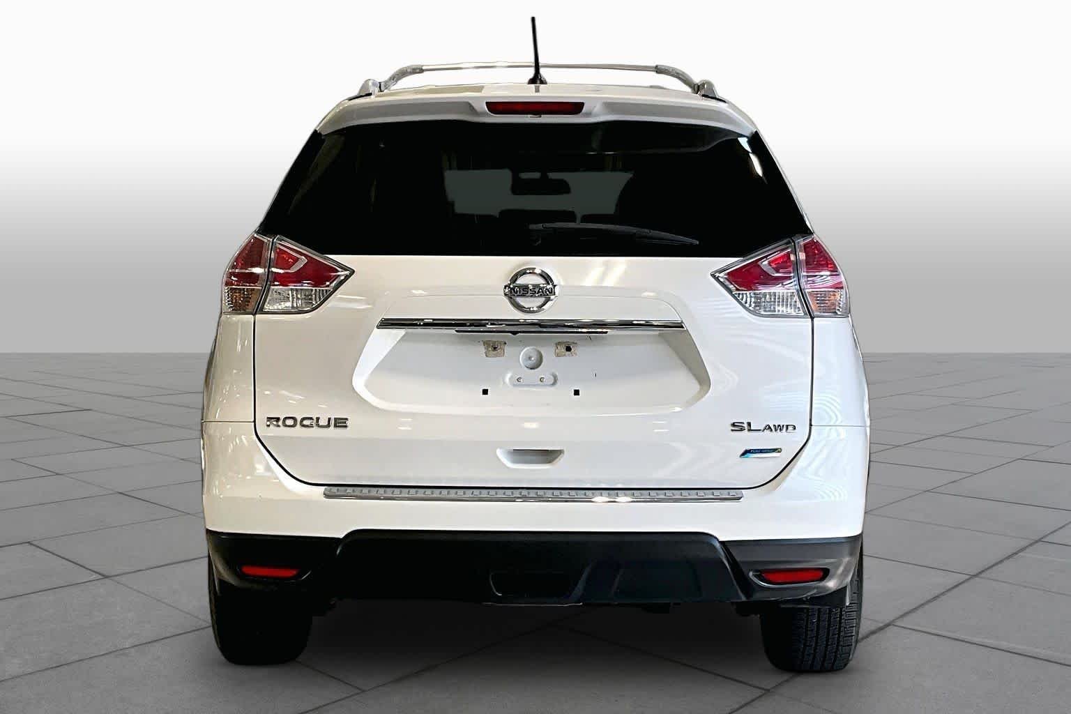 Used 2014 Moonlight White Nissan SL image 5