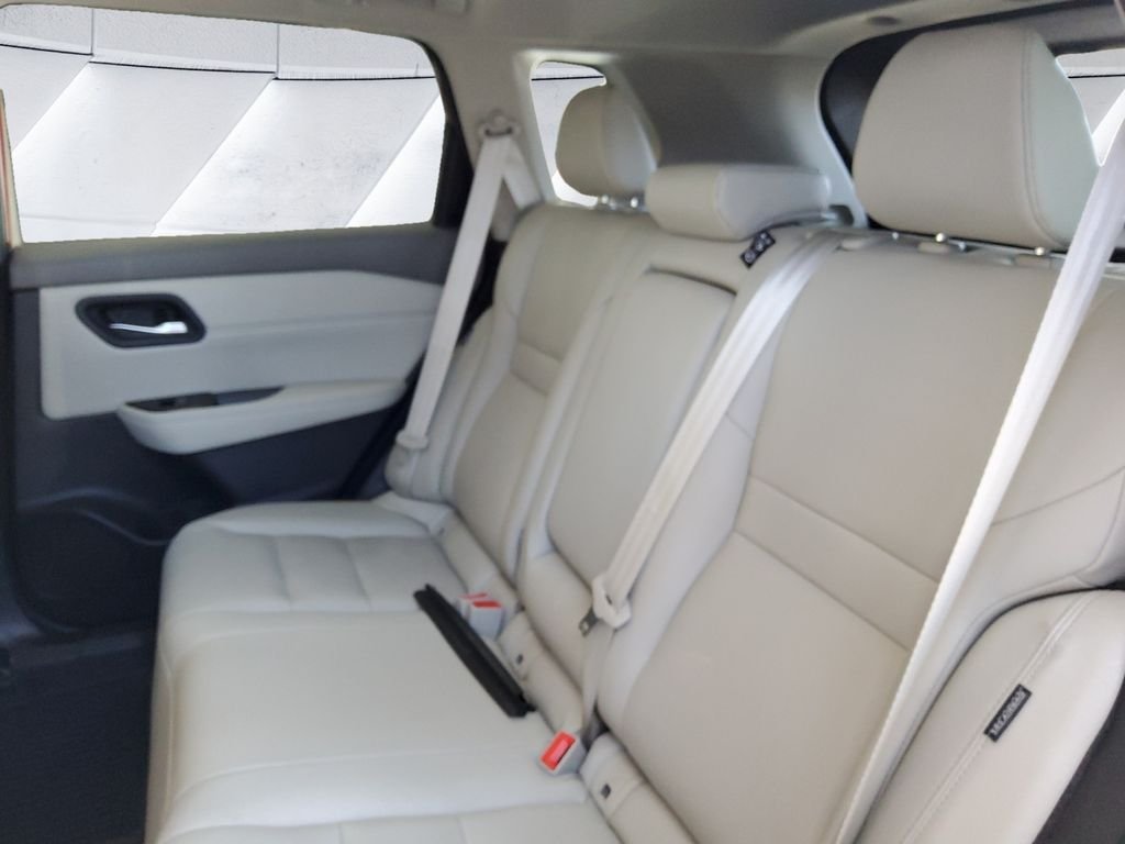 Used 2023 Red Nissan SL image 18