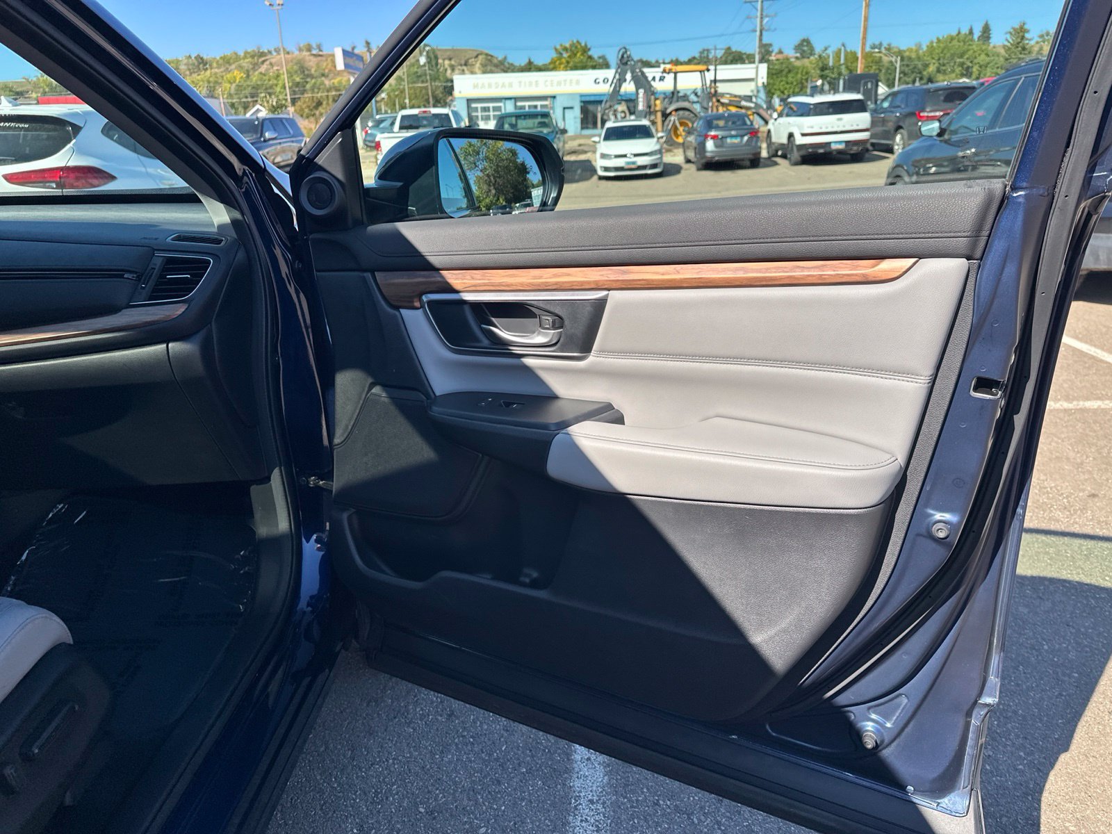 Used 2017 Blue Honda EX-L image 39