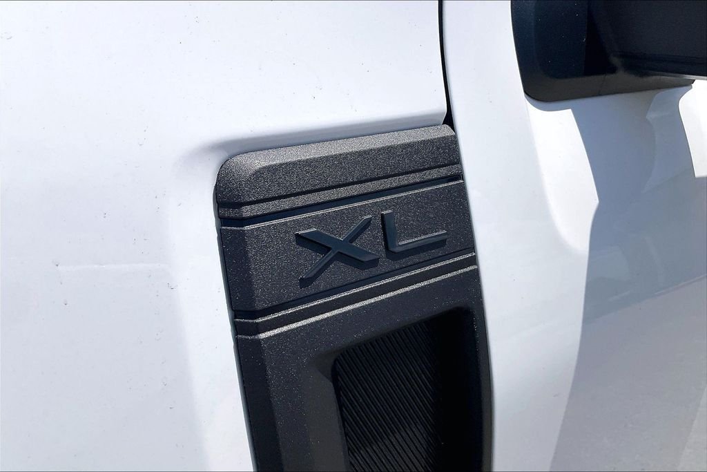 New 2026 Oxford White Ford XL image 15