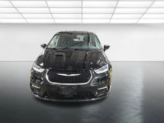 Used 2024 Black Chrysler Touring L image 9
