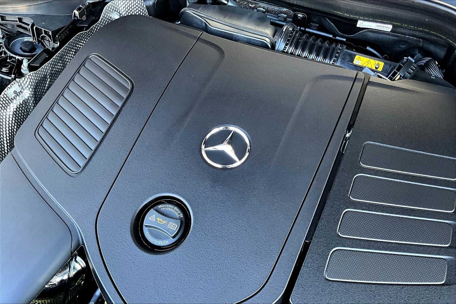 New 2026 Black Mercedes-Benz GLC 300 image 19