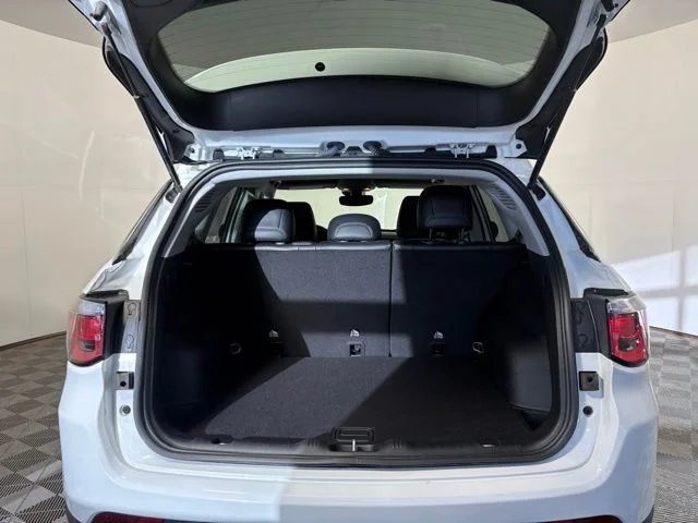 Certified Used 2022 White Jeep Latitude Lux image 9