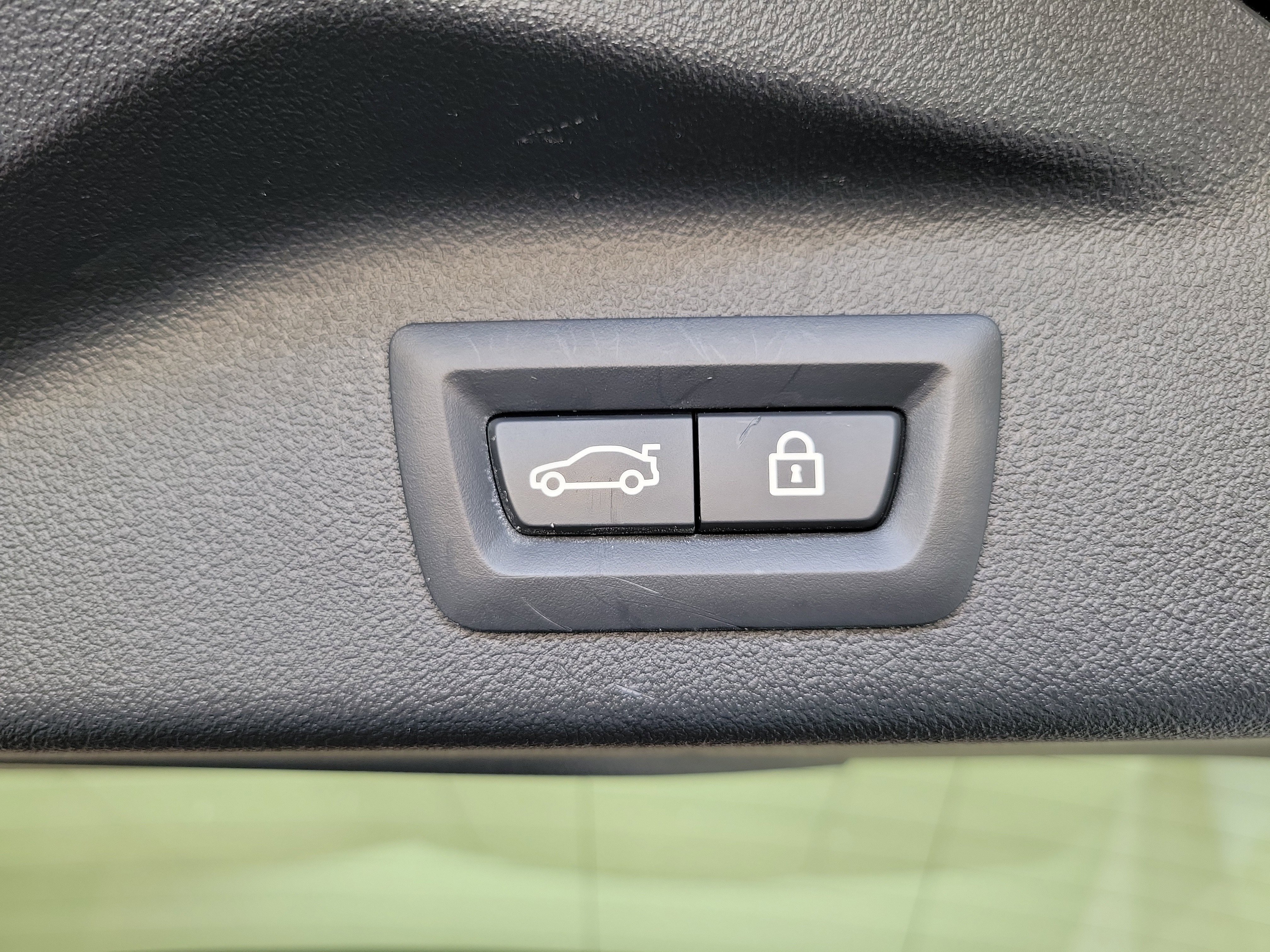 Used 2021 Black Sapphire Metallic BMW xDrive40i image 12