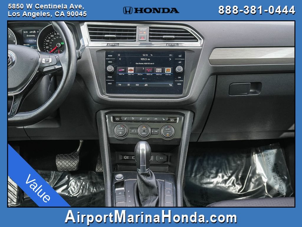 Used 2018 Pearl Metallic Volkswagen 2.0T SEL image 4