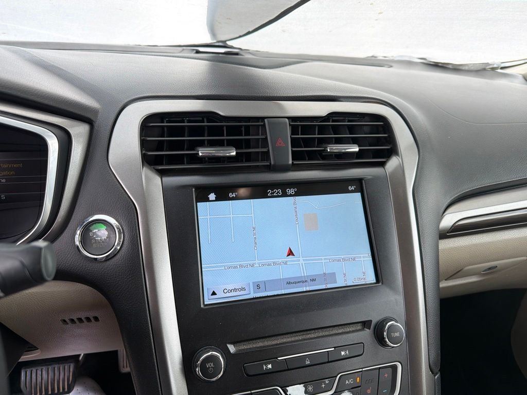 Used 2017 Red Ford SE image 18