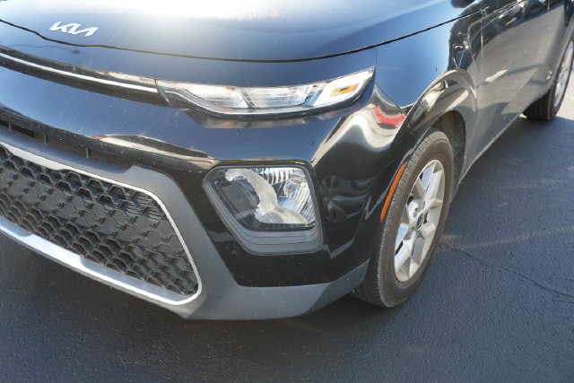 Used 2022 Black Kia S image 7