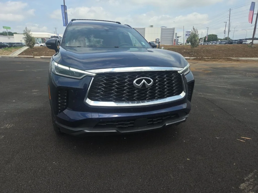 Used 2024 Blue INFINITI Autograph image 2