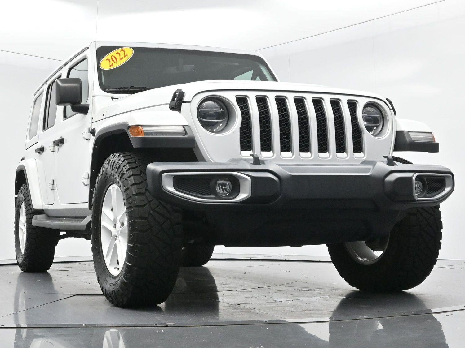 Used 2022 Bright White Clearcoat Jeep Unlimited Sahara image 47