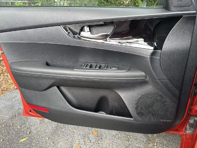 Used 2019 Red Kia EX image 22