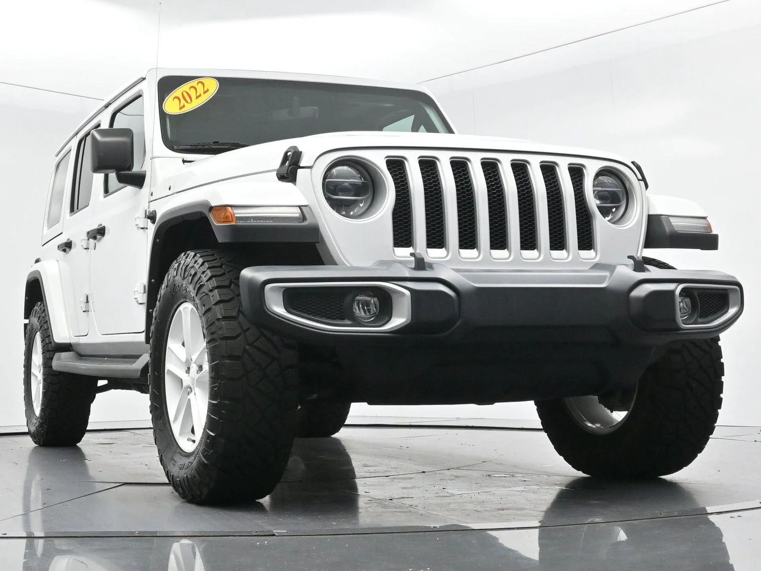 Used 2022 Bright White Clearcoat Jeep Unlimited Sahara image 47