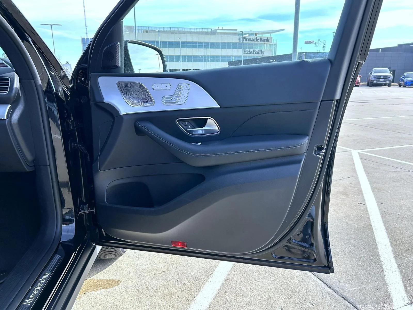 Used 2025 Black Mercedes-Benz GLE 350 image 16