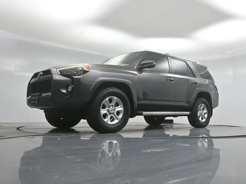 Used 2014 Gray Toyota SR5 image 40