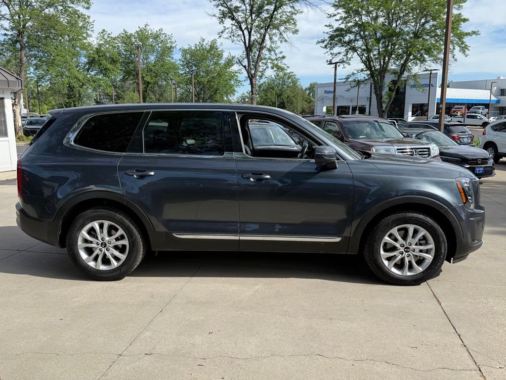 Used 2020 Grey Kia LX image 3