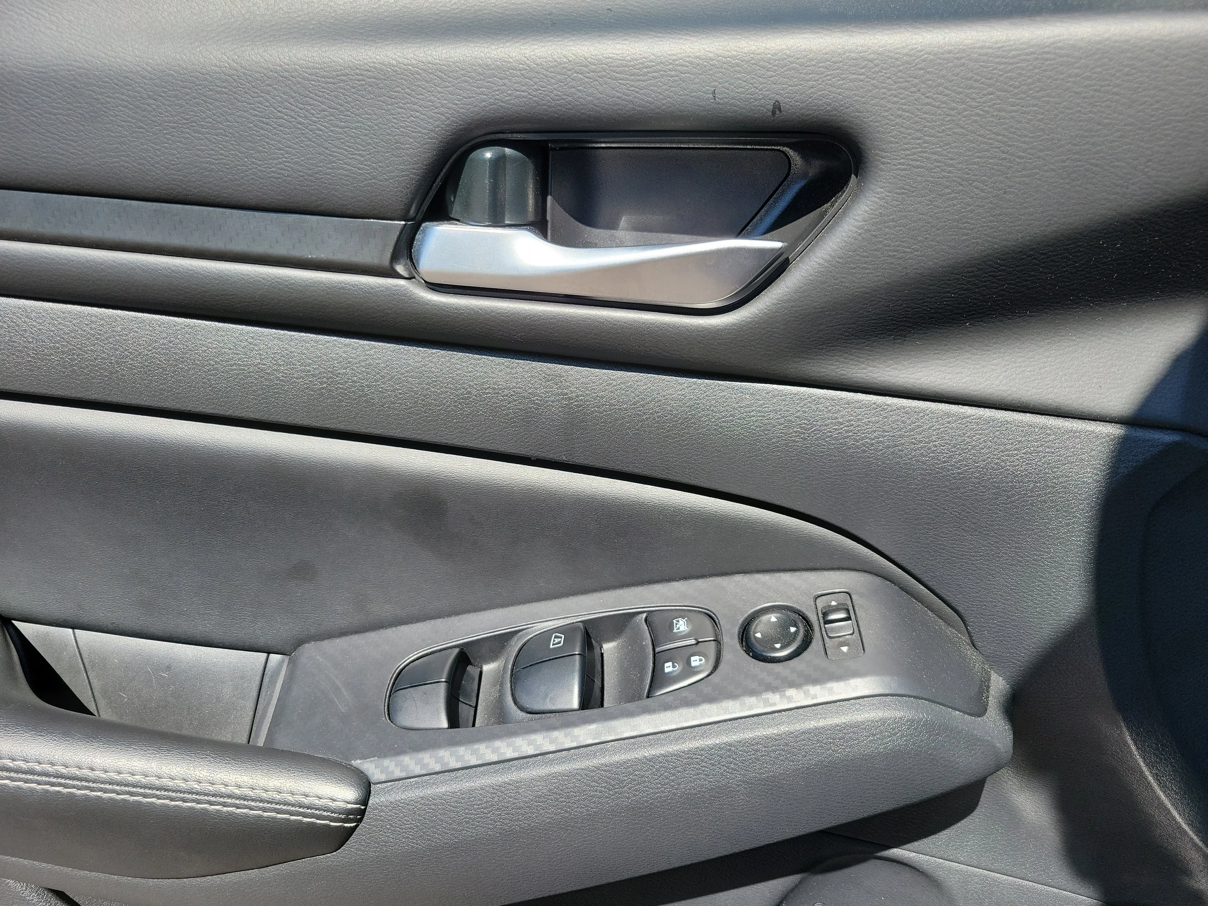 2025 Nissan Altima SV - Photo 8