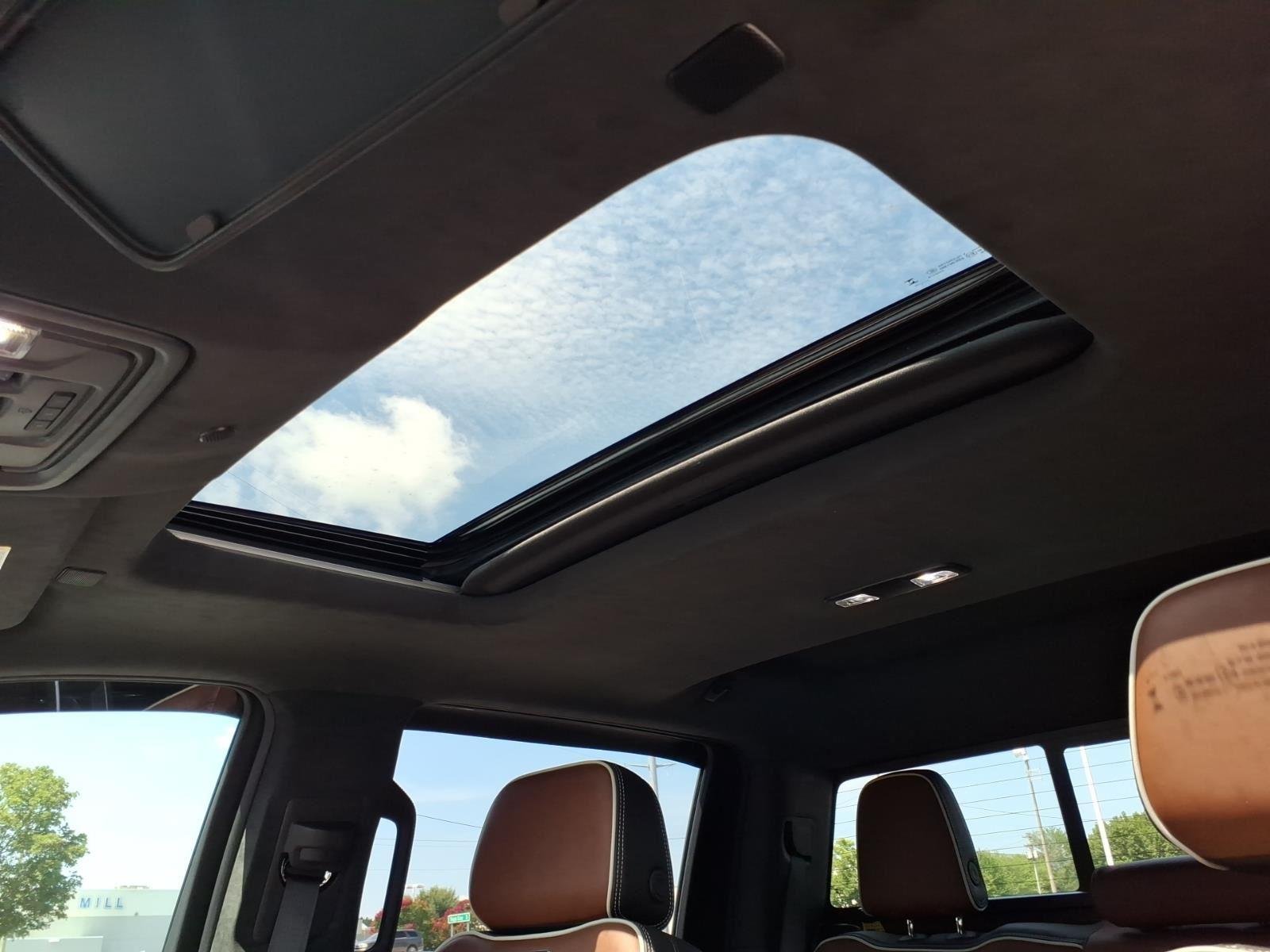 Used 2025 White Frost Tricoat GMC Denali Ultimate image 6