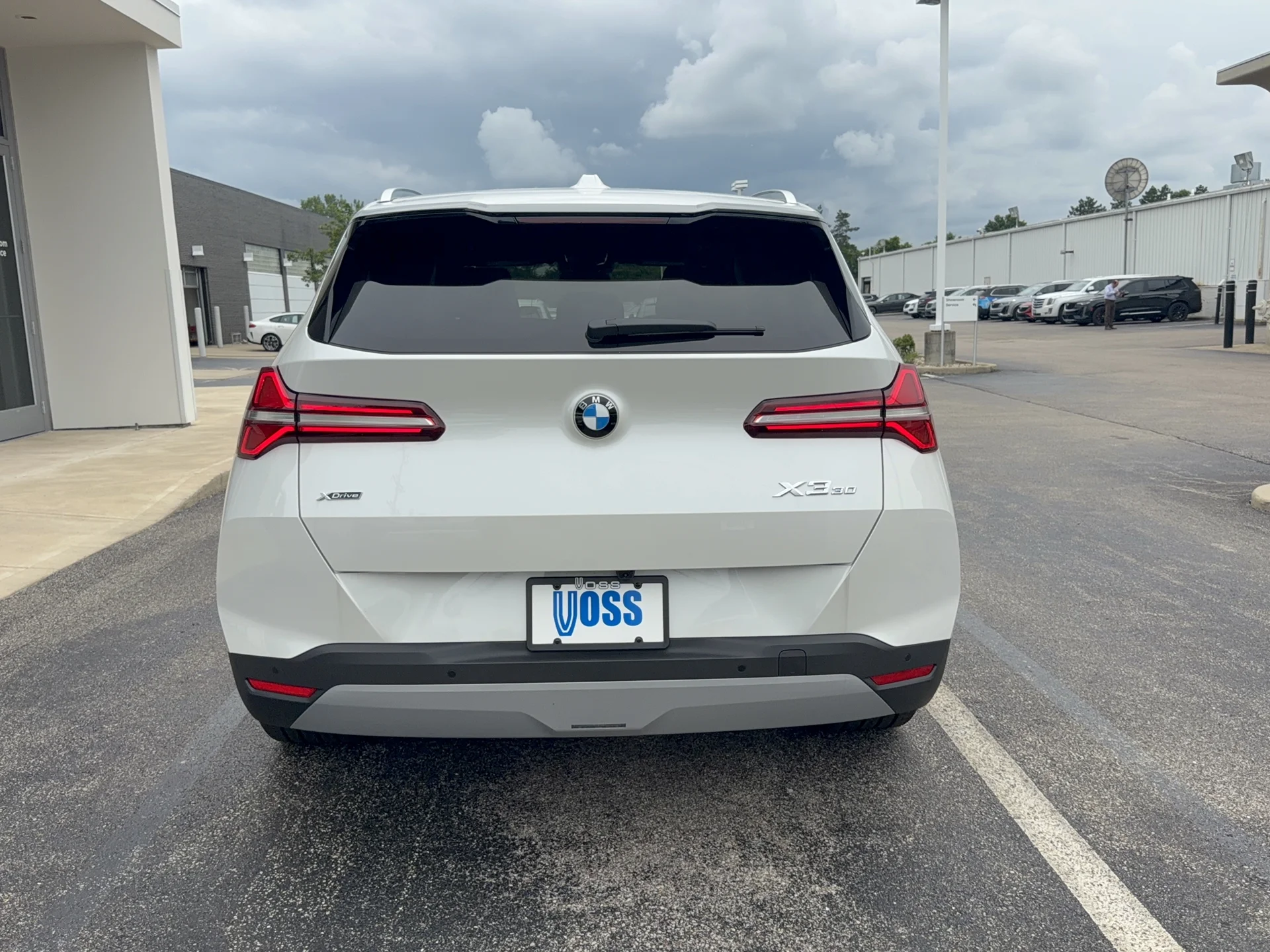 New 2026 Mineral White Metallic BMW 30 xDrive image 4