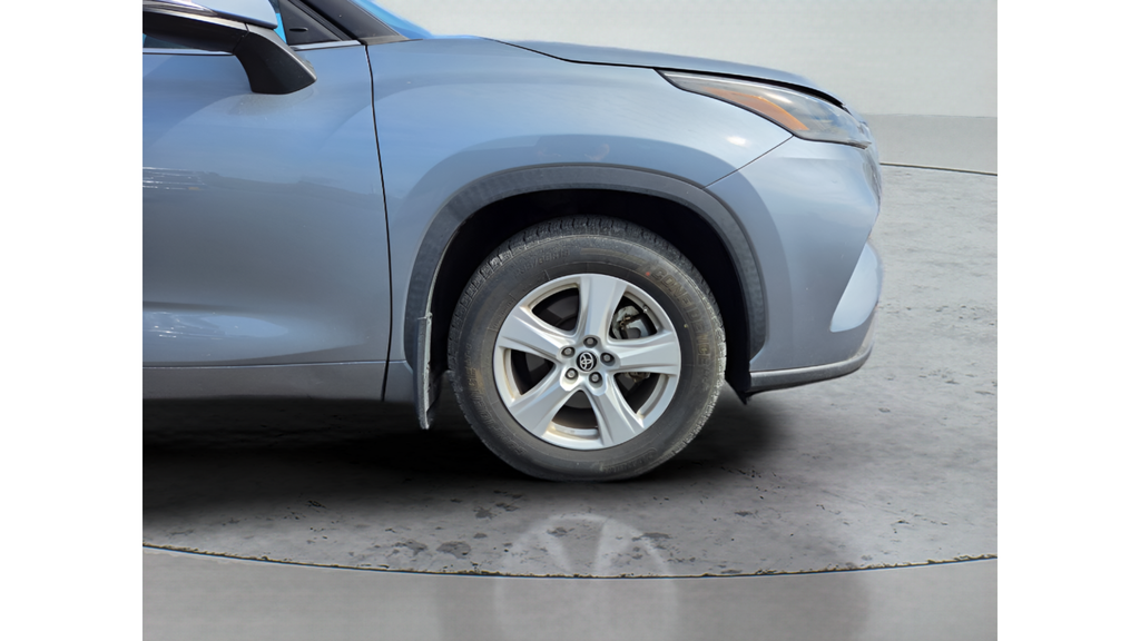 Used 2021  Toyota LE image 11