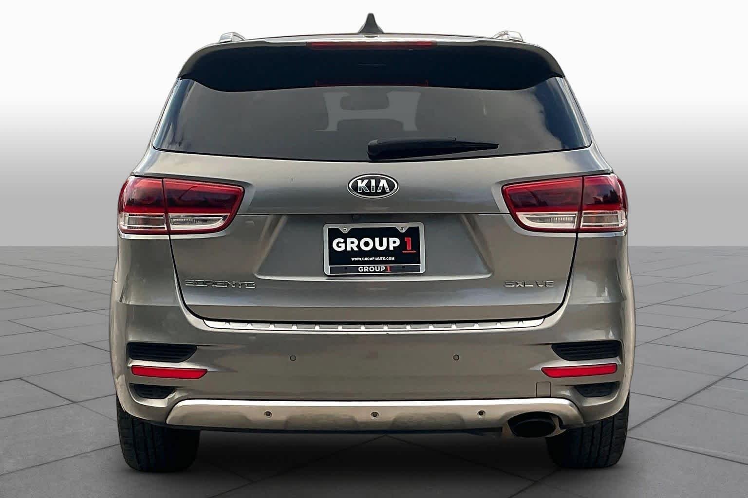 Used 2016 Titanium Silver Kia SXL image 5