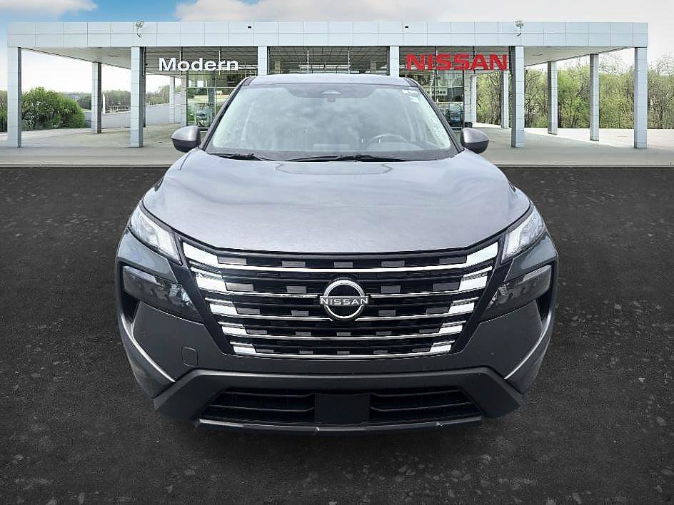 Used 2025 Gun Metallic Nissan SV image 8