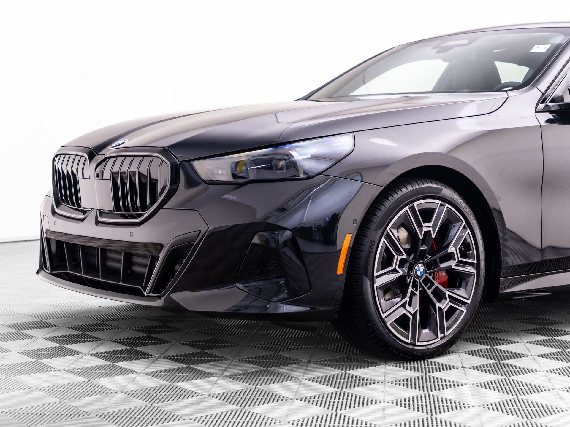 New 2027 Black Sapphire Metallic BMW 540i xDrive image 37