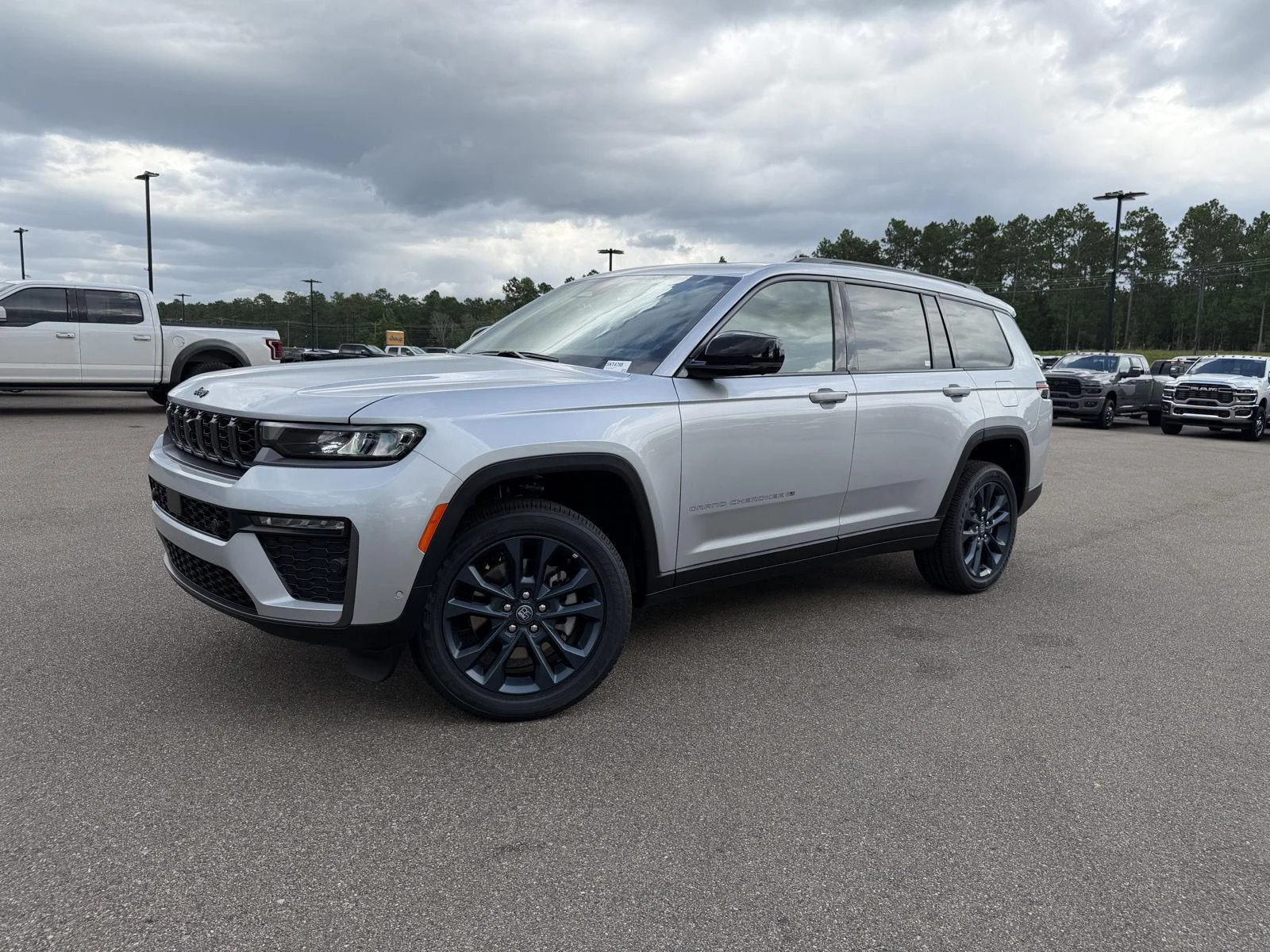 New 2026 Silver Zynith Exterior Paint Jeep 85th Anniversary Edition image 1